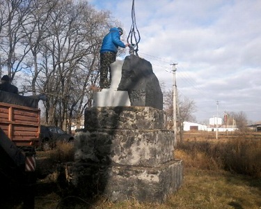 На Олександрійщині демонтували ще один пам'ятник 