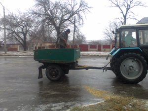 А в Олександрії, вкритій льодом, безпорадна влада розповідала про свою невтомну працю