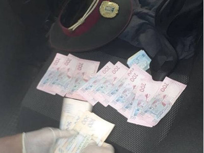 На Кіровоградщині за хабарництво затримали поліцейського та працівника юстиції