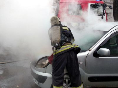 В Олександрії по вулиці Шевченка зайнялась автівка «Renault Kangoo»