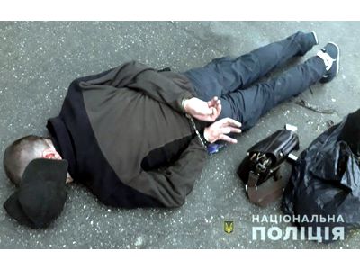 У Кропивницькому затримали трьох озброєних наркозбувачів (фото)