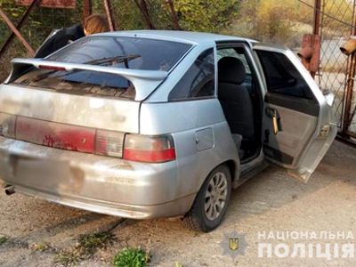 На Кіровоградщині чотири грабіжники зв’язали чоловіка скотчем і заволоділи золотими виробами і грошима (фото)